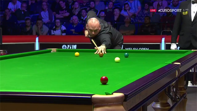 'He'll take it!' - Bingham flukes red off side cushion against Robertson 'He'll take it!' - Bingham flukes red off side cushion against Robertson