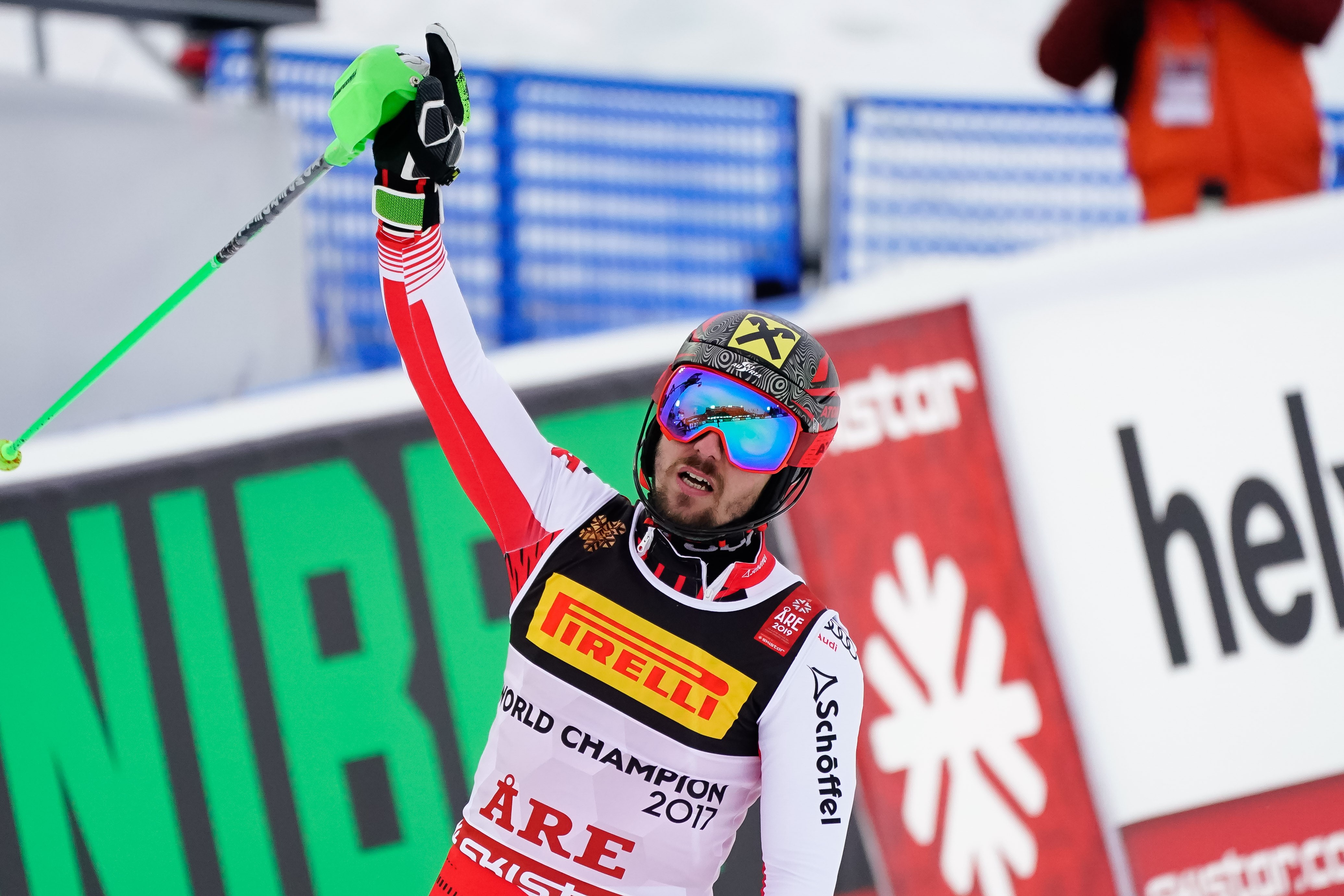 Marcel Hirscher célèbre sa victoire lors du slalom des Mondiaux d'Are