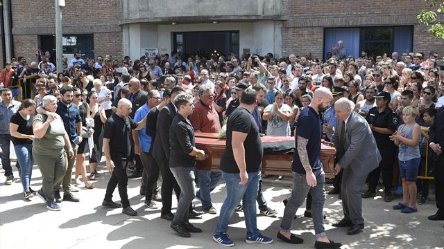 Собака Салы пришла на похороны хозяина