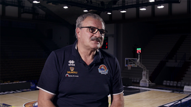 Sacchetti spiega la Run'n'Gun: "Il basket è un gioco, e bisogna divertirsi a farlo" Sacchetti spiega la Run'n'Gun: "Il basket è un gioco, e bisogna divertirsi a farlo"