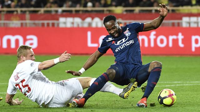 Derrien : "La faute de Glik est grossière, elle aurait mérité un carton rouge" Derrien : "La faute de Glik est grossière, elle aurait mérité un carton rouge"