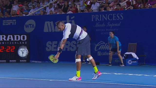 Quand Kyrgios tente un service à la cuillière face à Nadal... et fait faute Quand Kyrgios tente un service à la cuillière face à Nadal... et fait faute