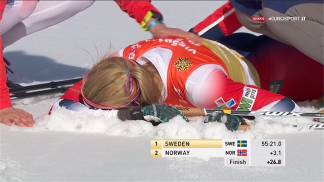 Johaug parkert på oppløpet – svensk gull på stafetten Johaug parkert på oppløpet – svensk gull på stafetten