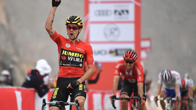 UAE Tour | Roglic wint zesde etappe vlak voor Dumoulin UAE Tour | Roglic wint zesde etappe vlak voor Dumoulin