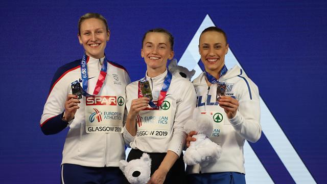Bradshaw defies lack of funding to take pole vault silver Bradshaw defies lack of funding to take pole vault silver