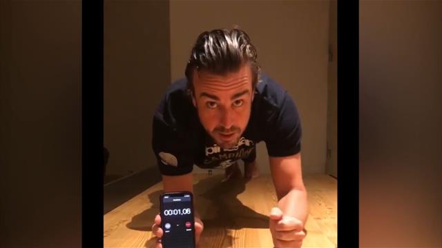 El durísimo reto viral al que se ha sumado Alonso y que ha nominado a Márquez, Lorenzo y Bisbal El durísimo reto viral al que se ha sumado Alonso y que ha nominado a Márquez, Lorenzo y Bisbal