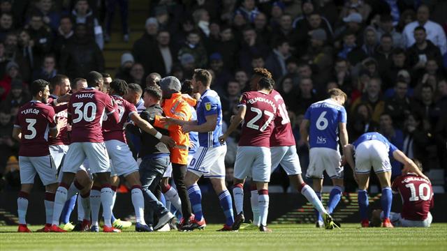 Aston Villa-spiller overfalt av tilskuer – svarte med vinnermål i derbyet
