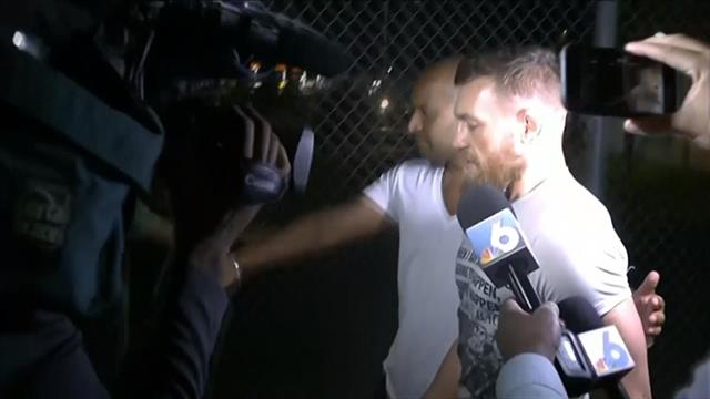 McGregor sale de prisión: Su última fechoría, quitarle y romper el móvil a un fan que le fotografió McGregor sale de prisión: Su última fechoría, quitarle y romper el móvil a un fan que le fotografió