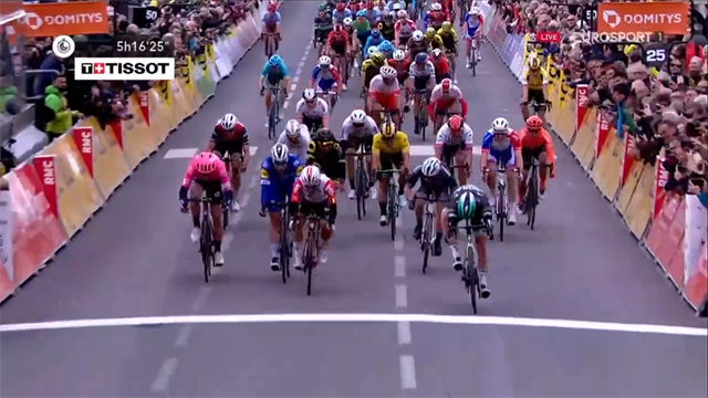 Parijs-Nice | Bennet sprint naar zege derde etappe Parijs-Nice | Bennet sprint naar zege derde etappe