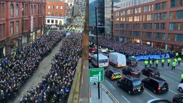 El ambientazo que crearon los seguidores del Schalke en las calles de Manchester