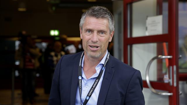 – Plutselig fikk helt anonyme spillere telefoner fra agenter og kvinnfolk