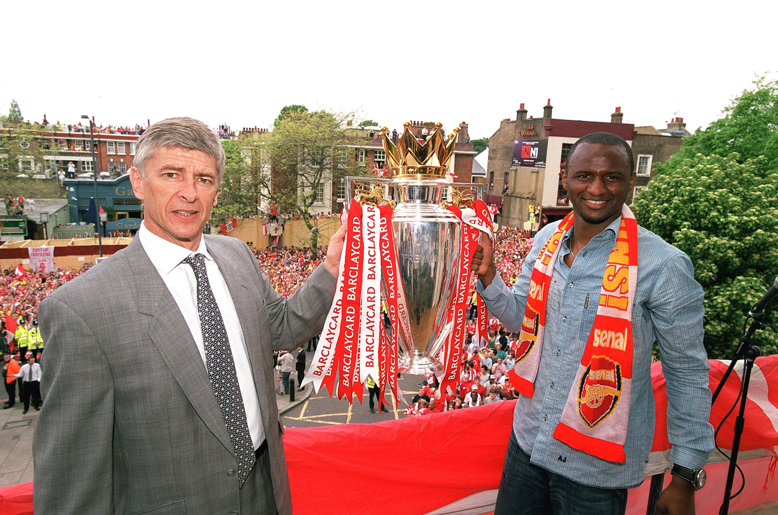 Arsene Wenger vinder Premier League med 'The Invincibles' i 2003/04-sæsonen. 