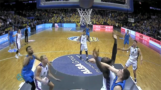 Quarti gara 3, highlights: ALBA Berlino-Unicaja Malaga 79-75 Quarti gara 3, highlights: ALBA Berlino-Unicaja Malaga 79-75