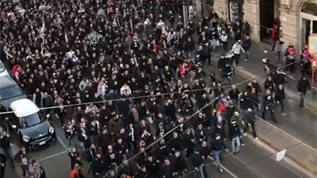 Milano invasa da oltre 10 mila tifosi tedeschi per Inter-Eintracht Francoforte Milano invasa da oltre 10 mila tifosi tedeschi per Inter-Eintracht Francoforte
