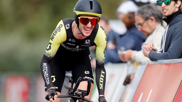 Simon Yates sorprende en la crono, Kwiatkowski mantiene el maillot amarillo