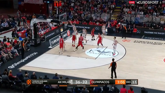 Tarczewski vola sugli assist di Micov e James, inchioda e accende il Forum Tarczewski vola sugli assist di Micov e James, inchioda e accende il Forum