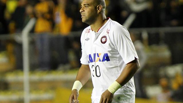 Adriano, el Emperador, firma un contrato para llevar su vida al cine