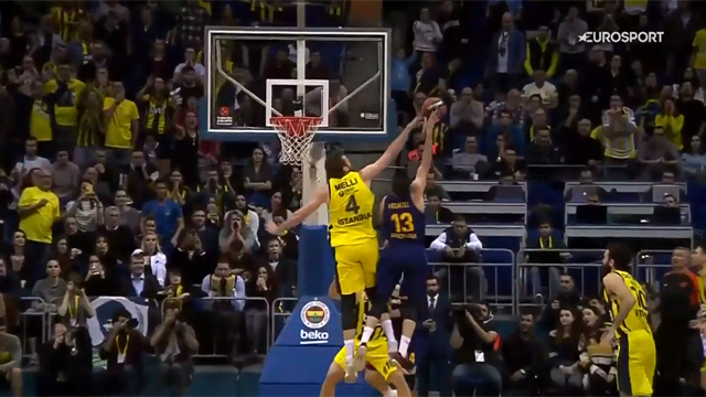 Melli stoppa, Sloukas e Mahmutoglu segnano: il Fenerbahce ribalta il Barcelona! Melli stoppa, Sloukas e Mahmutoglu segnano: il Fenerbahce ribalta il Barcelona!