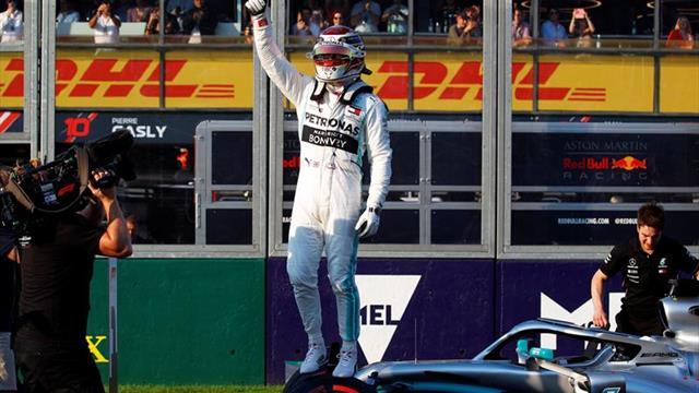 Hamilton logra la 'pole' y saldrá primero en Australia