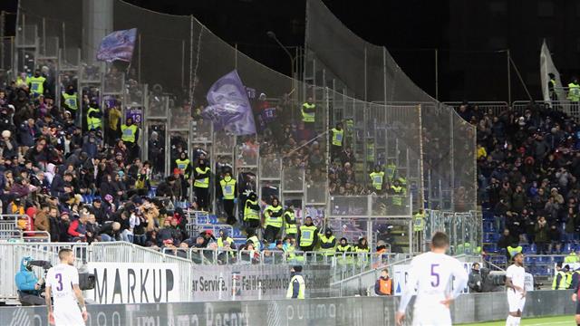 Cagliari-Fiorentina, Daniele Atzori muore d'infarto sugli spalti: bufera social per cori indegni