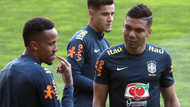 Militao se entrena con Brasil por primera vez muy arropado por Casemiro y Coutinho Militao se entrena con Brasil por primera vez muy arropado por Casemiro y Coutinho