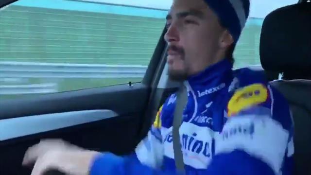 El bailecito de Alaphilippe tras su segunda victoria en la Tirreno, ¡a ritmo de los Bee Gees! El bailecito de Alaphilippe tras su segunda victoria en la Tirreno, ¡a ritmo de los Bee Gees!