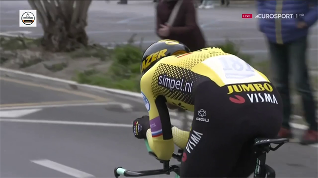 Finale folle alla Tirreno-Adriatico: Primoz Roglic beffa Adam Yates di un secondo e vince la corsa Finale folle alla Tirreno-Adriatico: Primoz Roglic beffa Adam Yates di un secondo e vince la corsa