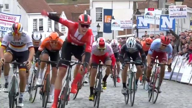 Nokere Koerse: Cees Bol da la primera victoria al Sunweb en una carrera y un final muy accidentados Nokere Koerse: Cees Bol da la primera victoria al Sunweb en una carrera y un final muy accidentados