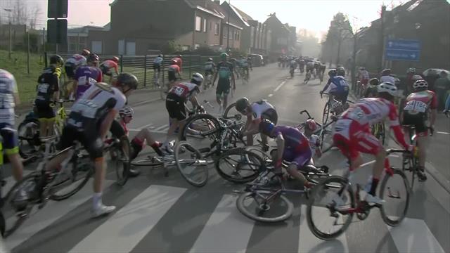 Bredene Koksijde 2019: Así fue la caída múltiple que dejó sin opción de carrera a varios corredores Bredene Koksijde 2019: Así fue la caída múltiple que dejó sin opción de carrera a varios corredores