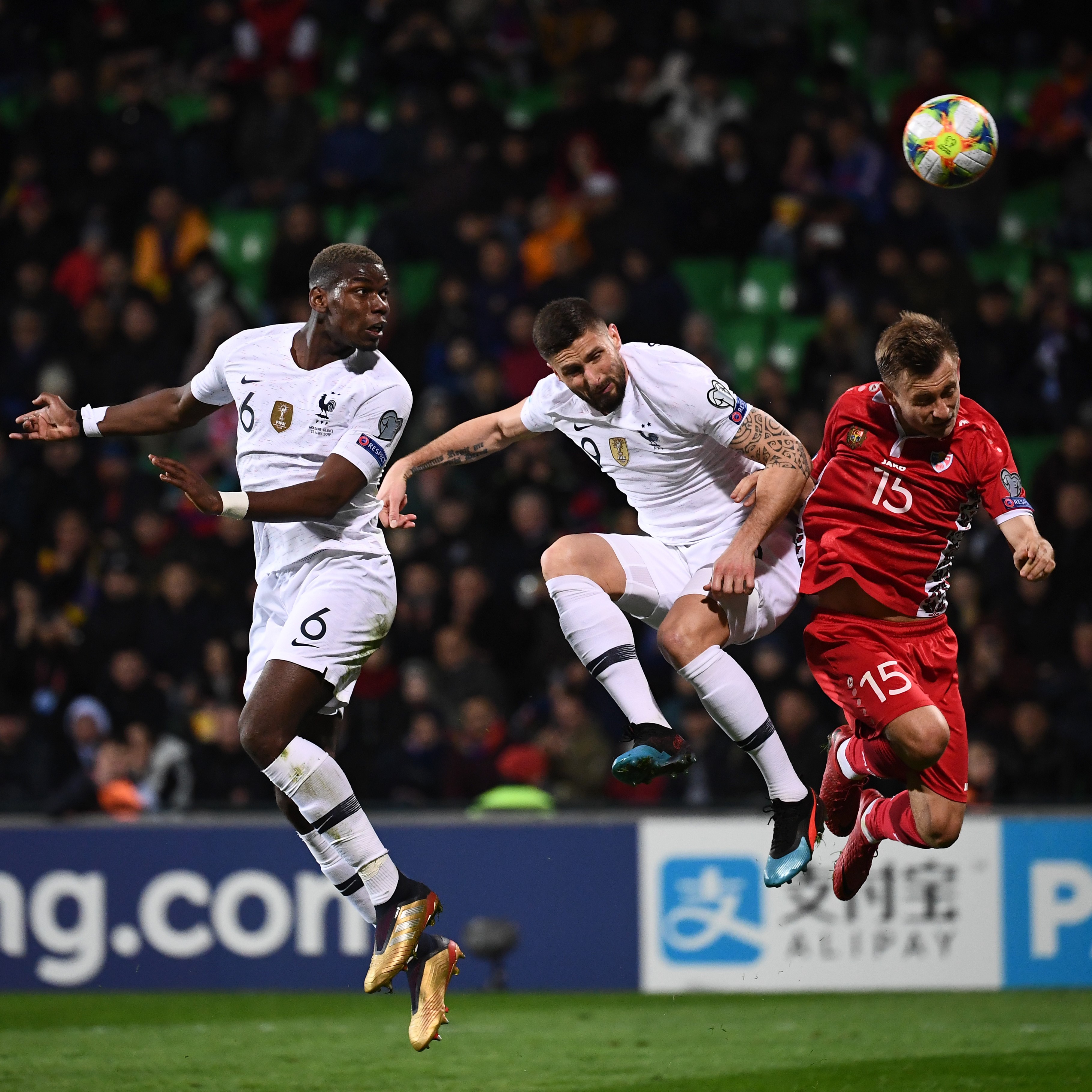 Paul Pogba et Olivier Giroud lors de Moldavie-France / Qualifications Euro 2020