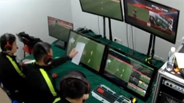 В Китае есть VAR, но офсайдную линию проводят с помощью бумажки