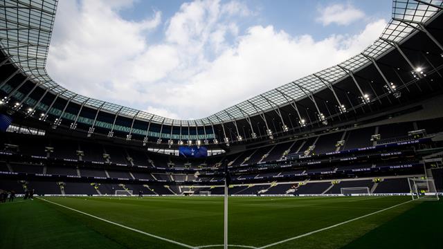 Keane and Gascoigne light up test event as Spurs stadium nears green light