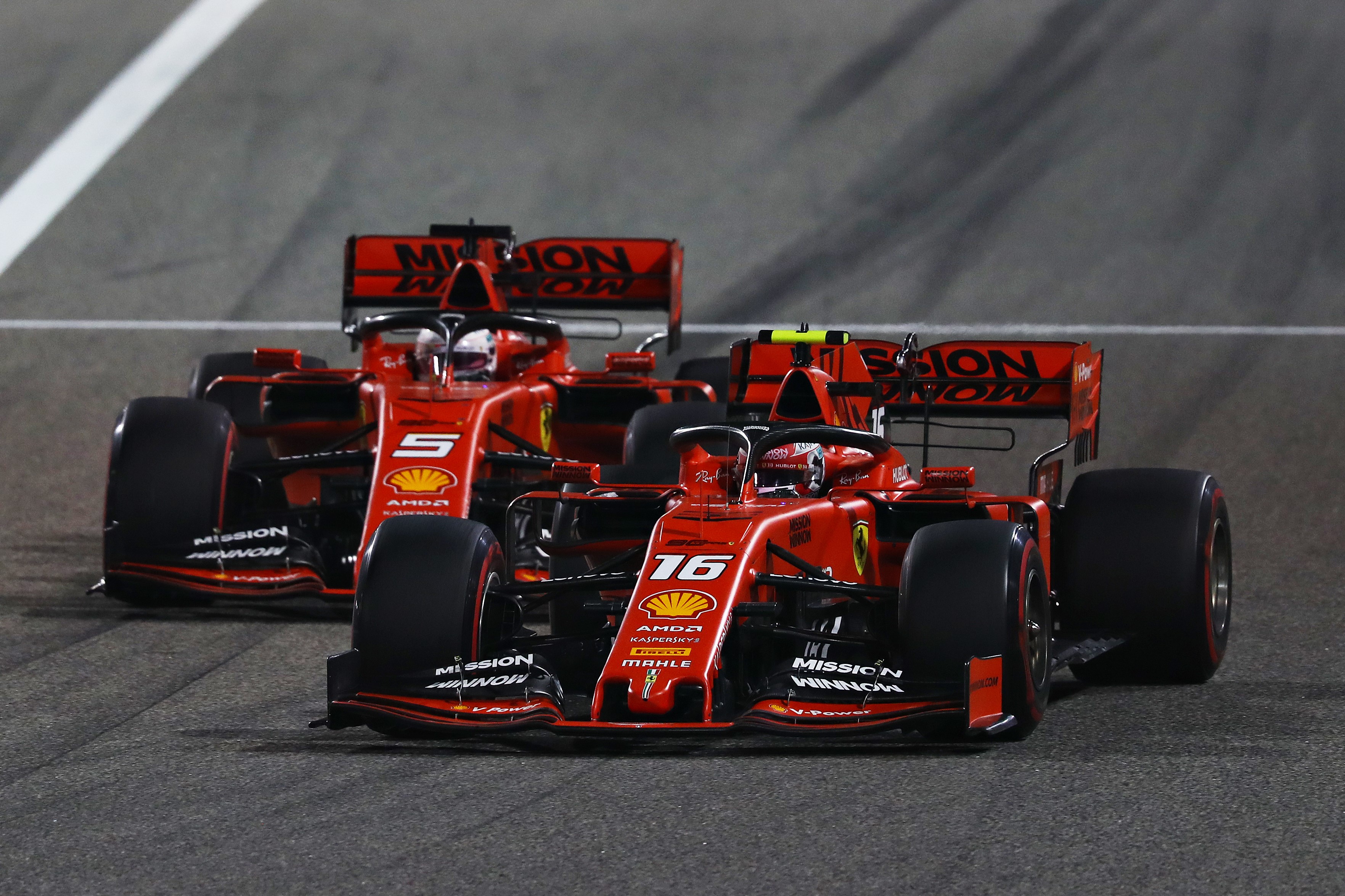 Charles Leclerc et Sebastian Vettel pendant le Grand Prix de Bahrein