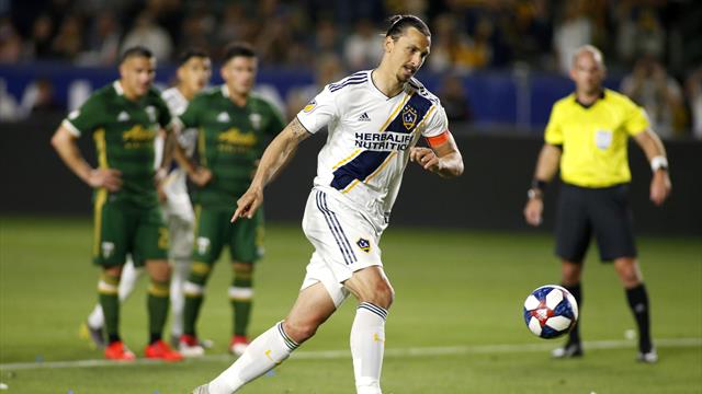 Panenka d'Ibrahimovic, sublime coup-franc de Rooney : les anciens ont de beaux restes