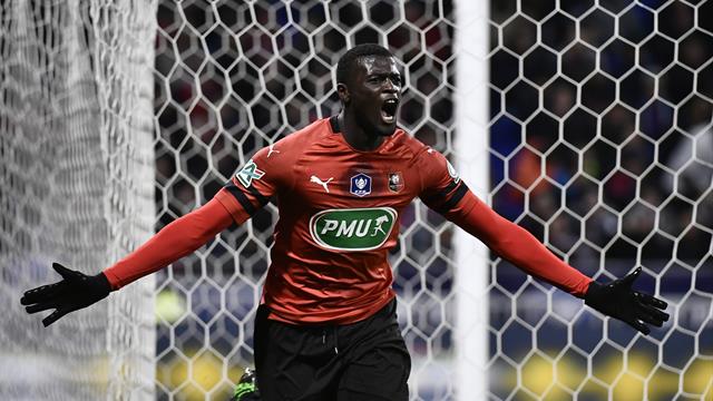 Un chassé-croisé prenant, un penalty litigieux et c'est Rennes qui a mis l'OL à terre Un chassé-croisé prenant, un penalty litigieux et c'est Rennes qui a mis l'OL à terre