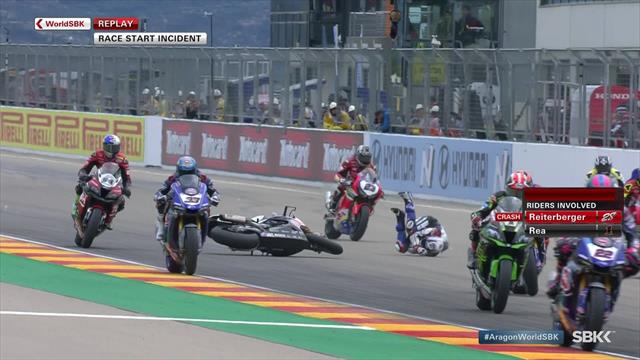 SBK Aragón: Peligrosa caída de Reiterberger en la salida que queda en un susto SBK Aragón: Peligrosa caída de Reiterberger en la salida que queda en un susto