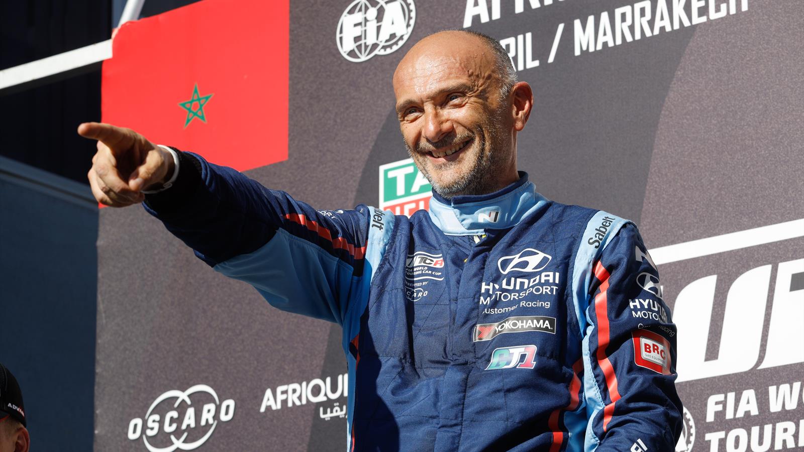 Tarquini begins WTCR title defence with a win