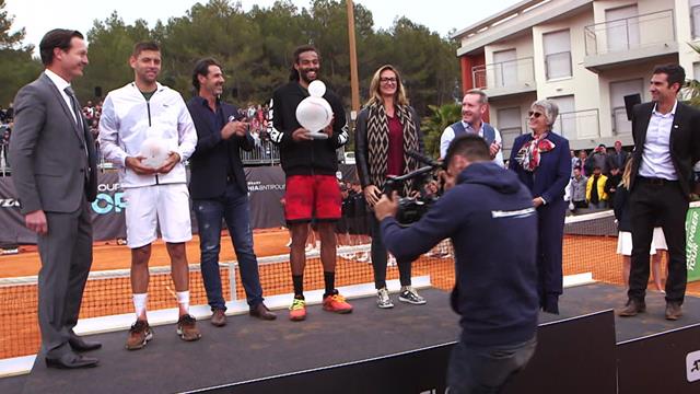 Sieg bei den Mouratoglou Open: Wie Dustin Brown den Nachwuchs begeistert Sieg bei den Mouratoglou Open: Wie Dustin Brown den Nachwuchs begeistert