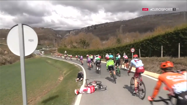 Contador en Eurosport: Lo que nunca se ve en televisión tras una caída Contador en Eurosport: Lo que nunca se ve en televisión tras una caída