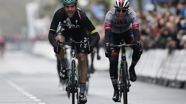 Ronde van het Baskenland | Schachmann sprint naar derde etappezege in Arrigorriaga Ronde van het Baskenland | Schachmann sprint naar derde etappezege in Arrigorriaga