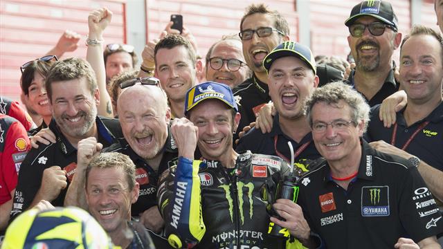 Rossi si gode la prima fila: "In Yamaha lavoriamo bene, domani voglio stare dietro a Marquez"