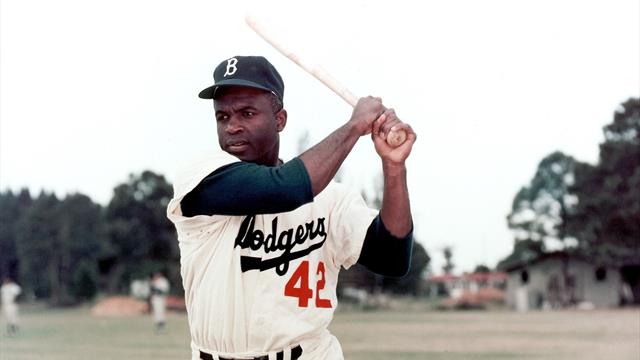 Jackie Robinson, l'eroe che abbatté la barriera della segregazione razziale nel baseball