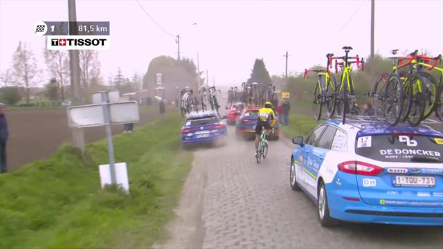 'Cyclocross skills at the ready!' - Van Aert goes offroad to avoid cars 'Cyclocross skills at the ready!' - Van Aert goes offroad to avoid cars