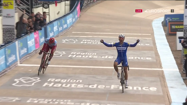 "Una volata principesca": Philippe Gilbert batte Politt e fa sua la Roubaix! "Una volata principesca": Philippe Gilbert batte Politt e fa sua la Roubaix!