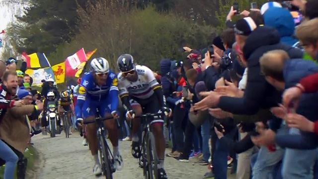 Knallharter Fight auf Kopfsteinpflaster: Gilbert und Sagan berühren sich Knallharter Fight auf Kopfsteinpflaster: Gilbert und Sagan berühren sich