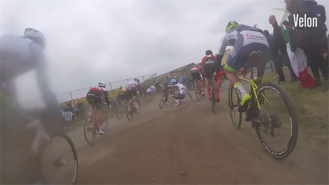La París-Roubaix 2019 como aún no la habías visto: Caídas, tensión y sufrimiento en el pavés La París-Roubaix 2019 como aún no la habías visto: Caídas, tensión y sufrimiento en el pavés