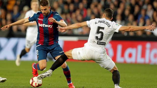 Dos derrotas en 24 partidos impulsan al Valencia en las tres competiciones