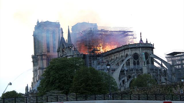 Il PSG scende in campo per Notre-Dame: "Sosterremo la ricostruzione della cattedrale"