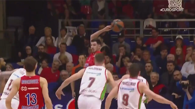 Magia di Nando De Colo! Assist al volo dietro la testa per Hines Magia di Nando De Colo! Assist al volo dietro la testa per Hines