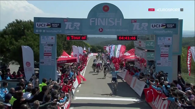 Bennett vince anche la volata tirata da lontano da Postlberger Bennett vince anche la volata tirata da lontano da Postlberger